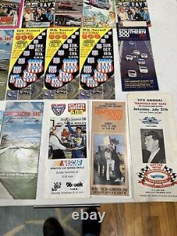 Lot de 23 brochures originales des années 60-70 des pistes de course Nascar Flyers Daytona 500 Plus