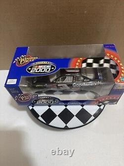 Modèle réduit en métal Diecast 124 de Dale Earnhardt #3 GM Goodwrench Winners Circle 2000 signé