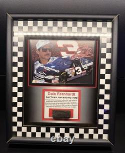 Morceau de pneu utilisé en course par Dale Earnhardt Sr au Daytona 500, encadré avec certificat d’authenticité, NASCAR n°3