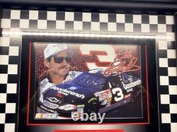 Morceau de pneu utilisé en course par Dale Earnhardt Sr au Daytona 500, encadré avec certificat d’authenticité, NASCAR n°3