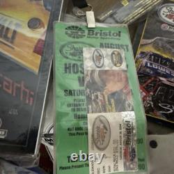 NASCAR Grand Lot de 140+ Photos de Sponsors Billets Cartes à Échanger Programmes Articles Signés