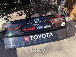 Panneau arrière en métal de carrosserie utilisé lors de la course Nascar 23XI Jumpman Monster Reddick