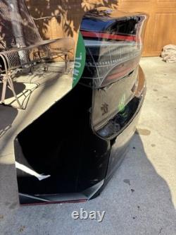 Panneau arrière en métal de carrosserie utilisé lors de la course Nascar 23XI Jumpman Monster Reddick