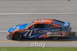 Panneau de contingence en métal signé Zane Smith #71, utilisé en course NASCAR 2024