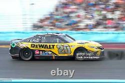 Panneau de métal de porte utilisé lors de la course de Watkins Glen 2022 de Christopher Bell #20