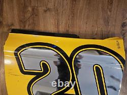 Panneau de métal de porte utilisé lors de la course de Watkins Glen 2022 de Christopher Bell #20