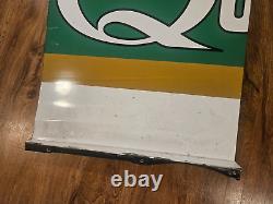 Panneau en tôle utilisé en course Quaker State signé par Daniel Suarez #99 NASCAR