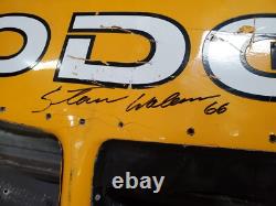 Plaque de métal de course Kodak utilisée en NASCAR signée par Steve Wallace avec certificat JSA COA