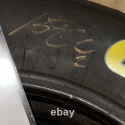 Pneu Goodyear utilisé lors de la course Daytona 2023 signé par Austin Cendric avec certificat d'authenticité Penske