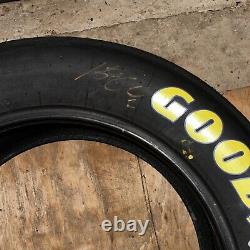 Pneu Goodyear utilisé lors de la course Daytona 2023 signé par Austin Cendric avec certificat d'authenticité Penske