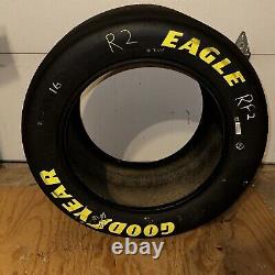 Pneu Goodyear utilisé lors de la course Daytona 2023 signé par Austin Cendric avec certificat d'authenticité Penske