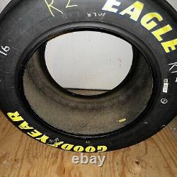 Pneu Goodyear utilisé lors de la course Daytona 2023 signé par Austin Cendric avec certificat d'authenticité Penske