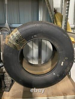 Pneu utilisé en course de Dale Earnhardt Jr avec lettre d'authenticité