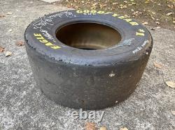 Pneu utilisé en course dédicacé de Richard Petty et Bobby Hamilton, vainqueur de Dura Lube 1996