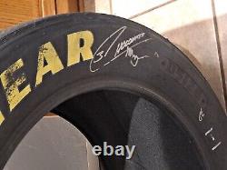 Pneu utilisé lors de la course NASCAR RCR signé par Chocolate Myers et Austin Dillon.