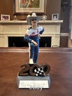Richard Petty a signé la figurine de haute qualité Salvino Racing Legends The King