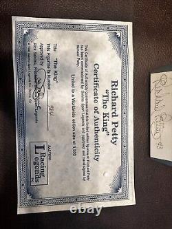 Richard Petty a signé la figurine de haute qualité Salvino Racing Legends The King