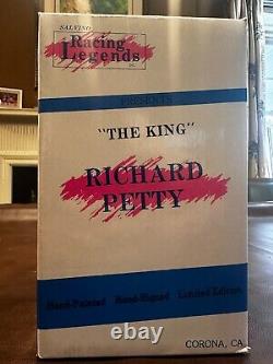 Richard Petty a signé la figurine de haute qualité Salvino Racing Legends The King