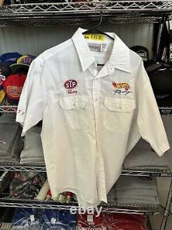 STP Hot Wheels Racing NASCAR Équipe émis course utilisé bouton vers le haut chemise d'équipage XL-SS