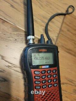 Scanner Uniden Sc230 Nascar Avec Électronique De Course Et Casques Trackscan