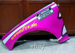 Spire Motorsports Ambetter #71 Chevy de course utilisé Fender signé par Zane Smith NASCAR