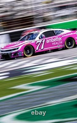 Spire Motorsports Ambetter #71 Chevy de course utilisé Fender signé par Zane Smith NASCAR