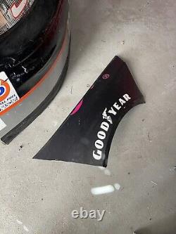 Tôle utilisée en course NASCAR de Chase Elliott avec logo Goodyear et Hooters