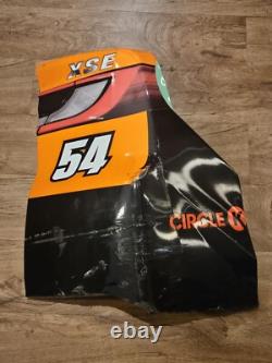 Ty Gibbs #54 2024 Watkins Glen Course Utilisé Pare-chocs d'Angle CW NASCAR Tôle #54