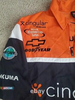 Uniforme de l'équipe de pit utilisé lors de la course Winston Cup de Cingular Wireless signé par Robby Gordon L