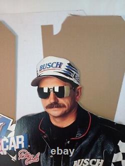 Vintage 1996 Dale Earnhardt Sr 3 Busch Beer Stand Up Cardboard NASCAR<br/>Traduction en français: Carton debout NASCAR vintage 1996 Dale Earnhardt Sr 3 Busch Beer