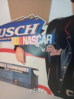 Vintage 1996 Dale Earnhardt Sr 3 Busch Beer Stand Up Cardboard NASCAR<br/>Traduction en français: Carton debout NASCAR vintage 1996 Dale Earnhardt Sr 3 Busch Beer