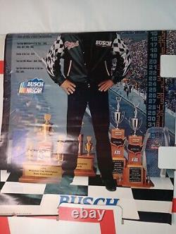 Vintage 1996 Dale Earnhardt Sr 3 Busch Beer Stand Up Cardboard NASCAR

<br/> 
Traduction en français: Carton debout NASCAR vintage 1996 Dale Earnhardt Sr 3 Busch Beer