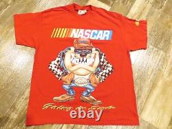 Vintage Taz Nascar Racing Tee Taille XL Couleur Rouge Sur Une Étiquette Looney Tunes