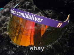 Visière de casque signée utilisée par Denny Hamlin en course NASCAR Toyota Joe Gibbs Racing